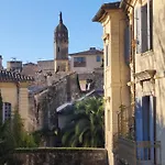 アパート Avec Parking En Centre D'uzes ユゼ