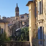 Avec Parking En Centre D'uzes Διαμέρισμα *