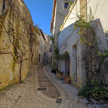 En Centre-ville D'uzes