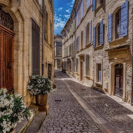 Avec Parking En Centre D'uzes *