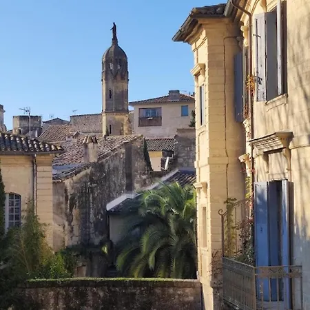 Avec Parking En Centre D'uzes شقة *