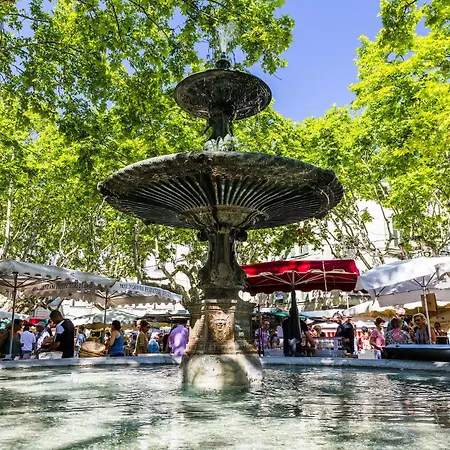 Avec Parking En Centre D'uzes