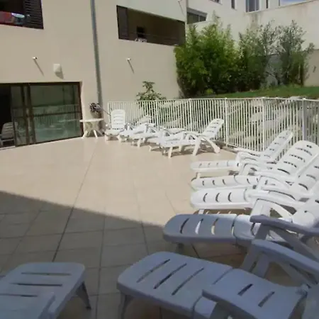 شقة Avec Parking En Centre D'uzes *