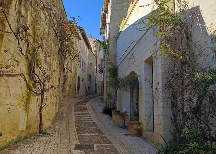 Apartment Avec Parking En Centre D'uzes