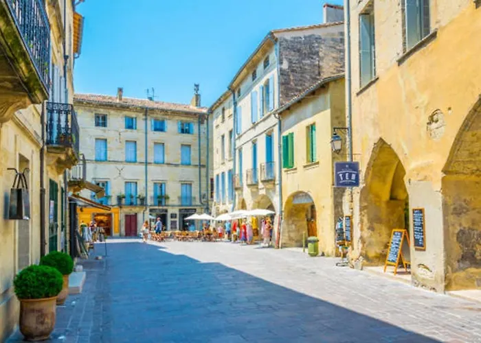 Avec Parking En Centre D'uzes Διαμέρισμα