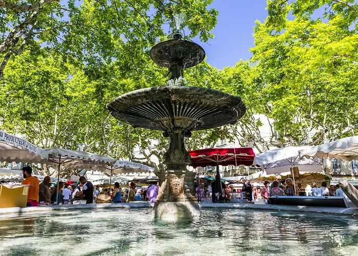 Avec Parking En Centre D'uzes