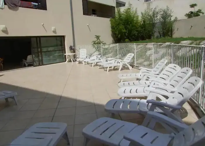Apartment Avec Parking En Centre D'uzes *